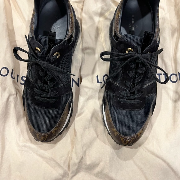 Louis Vuitton Runway Sneaker. - Picture 7 of 12